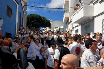 Unas 1.200 personas dan vida a una nueva edición de la Traída del Agua (Foto Francisco Javier Santana y TA)